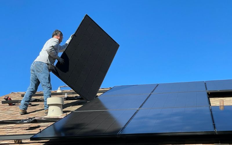 4 Benefits of Installing Solar Panels on Your Roof Now