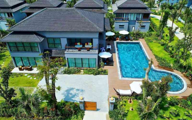 The Psychology of Luxury Real Estate: Why People Buy Expensive Homes - Image
